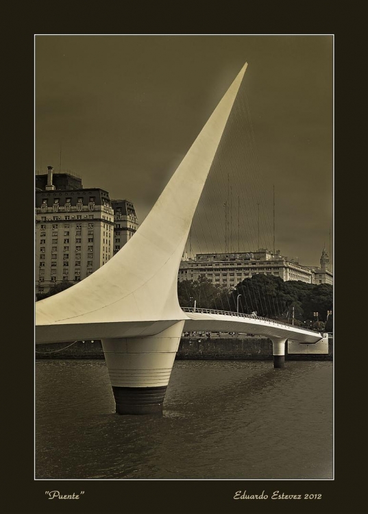 "Puente...." de Eduardo Estevez