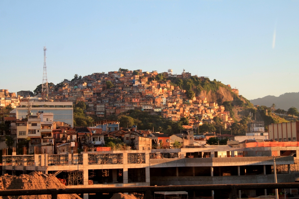 "Favela" de Andrea Flores