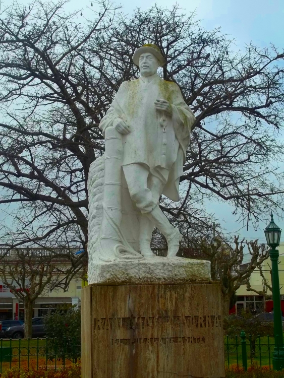 "Homenaje..." de Guillermo Adaro