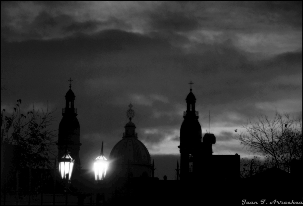 "anochece en la ciudad" de Juan Francisco Arrachea