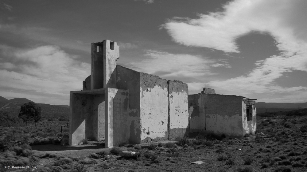 "Ruinas de una antigua Iglesia." de Francisco Jos Montaa