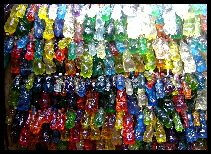 "Muro de garrafas" de Valeria Montrfano