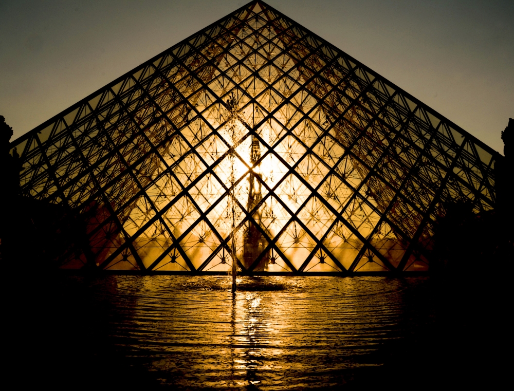 "Atardecer en el Louvre" de Facu Corol