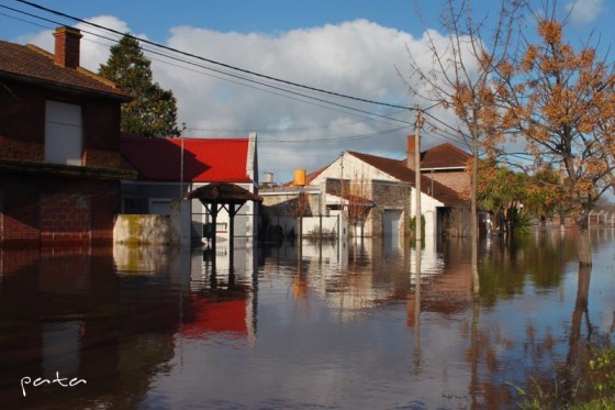 "ESTA TRISTE MI CIUDAD..." de Hugo Andrade