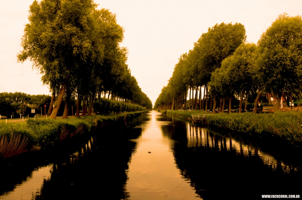 "Por los canales de Damme" de Facu Corol