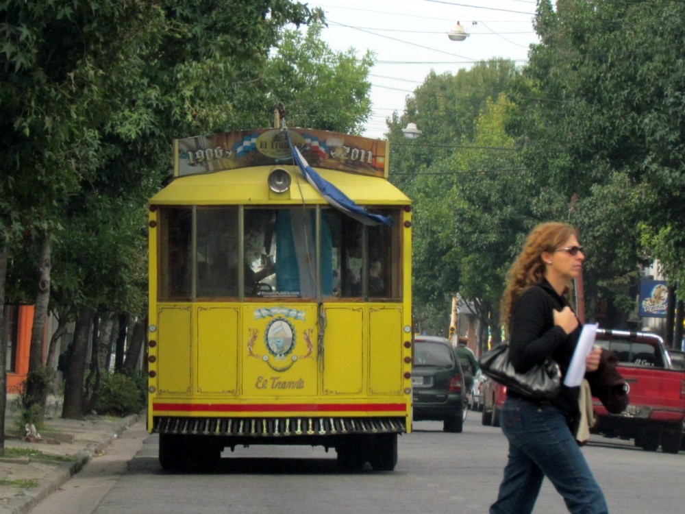 "OJO EL TRANVIA!" de Hugo Zadunaisky