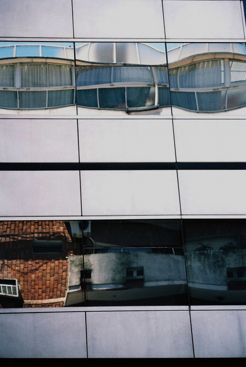 "balcones espejados" de Marcelo Sergio Gonzalez