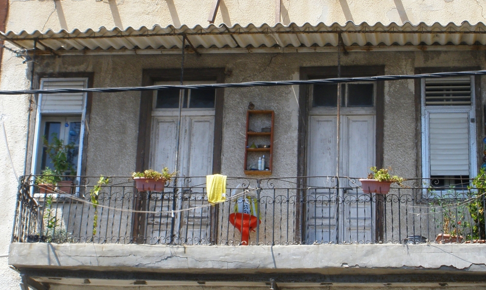 "viejo balcon..." de Tzvi Katz