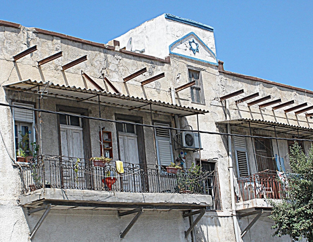 "vieja casona en Yafo, Tel Aviv" de Tzvi Katz