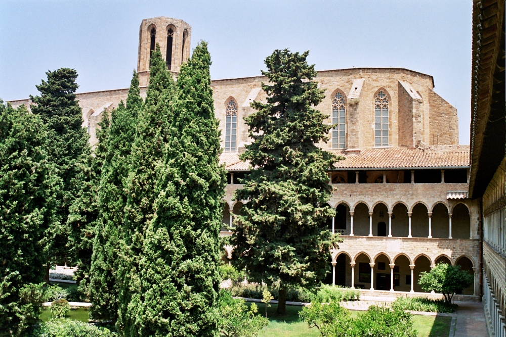 "Real Monasterio de Pedralbes Barcelona" de Ren Olocco