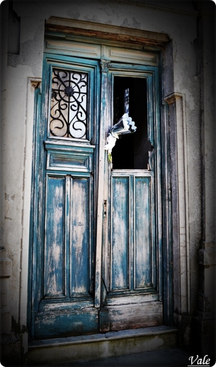 "La puerta azul" de Vale Valeria Vergara