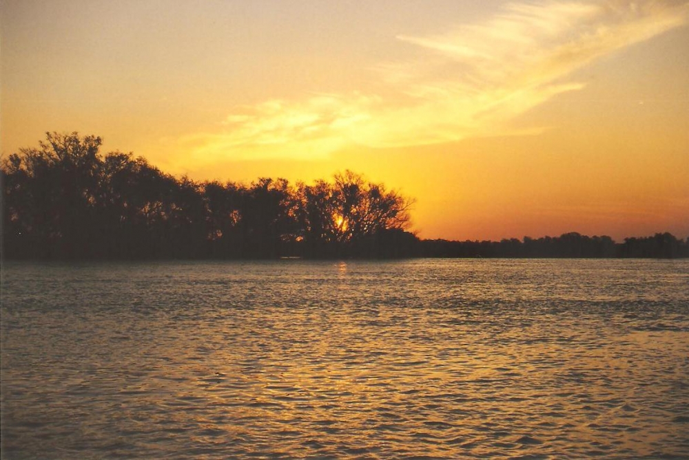 "Atardecer sobre Las Lechiguanas" de Ren Olocco