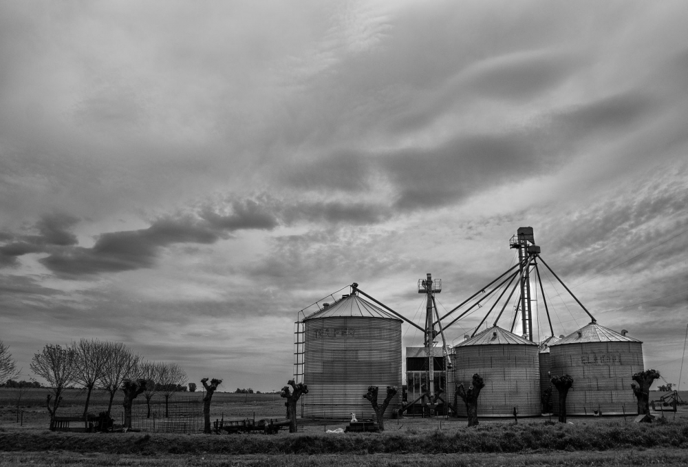 "Silos en Viila Lia" de Hugo Lorenzo