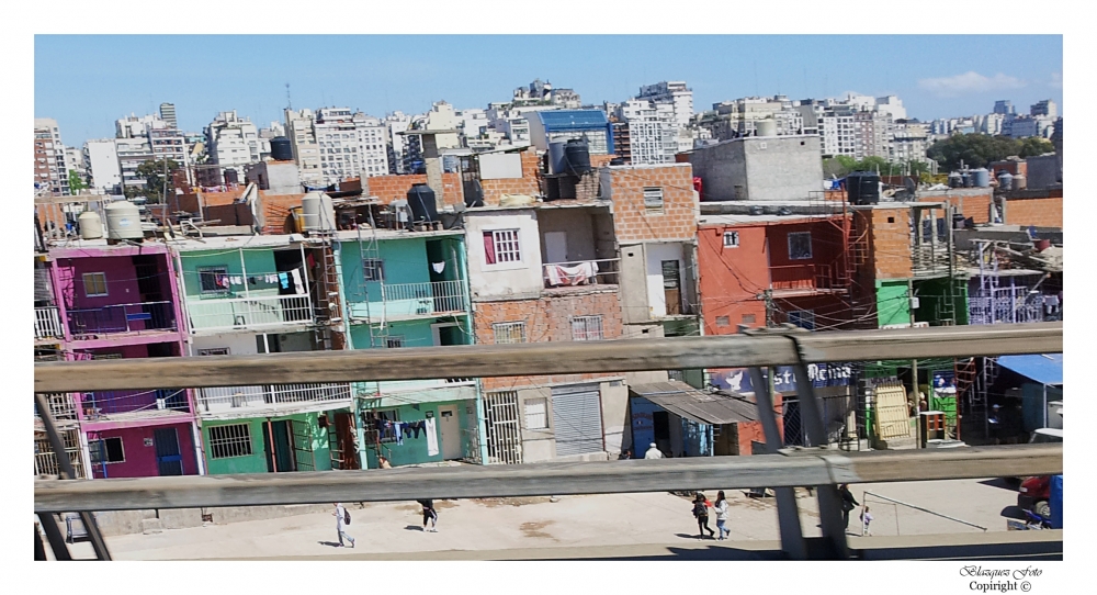 "Las ciudad tras el Guard Rail" de Ruben Blazquez