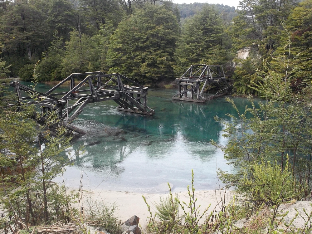 "puente sin puente" de Ivn Tapia