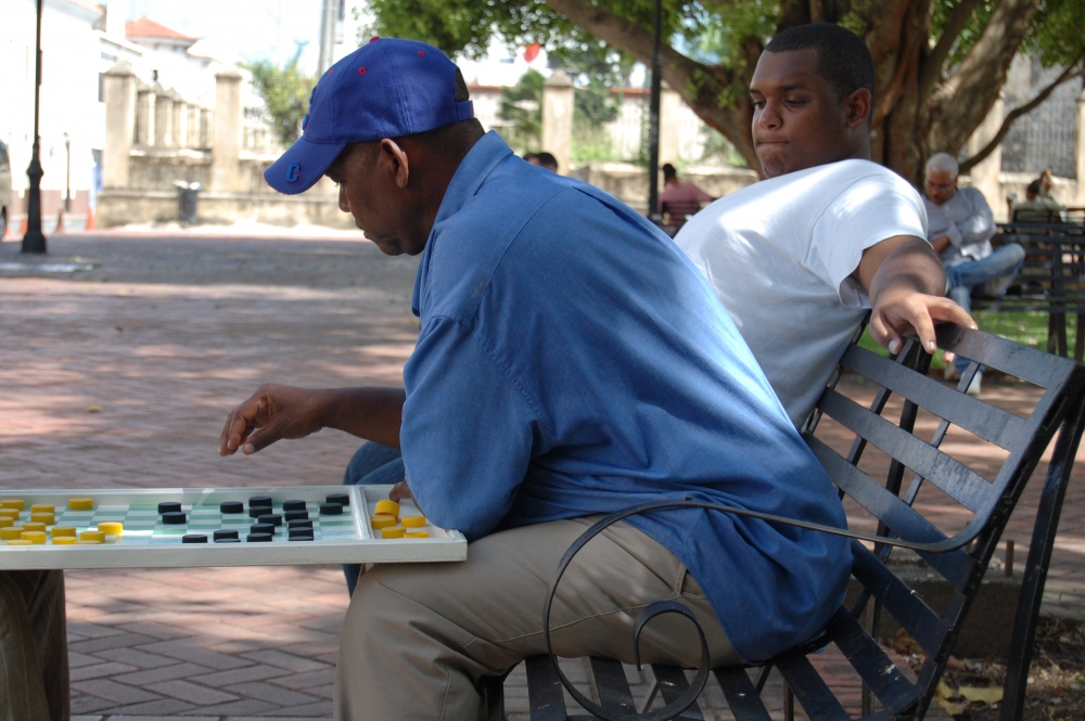 "Damas en plaza Coln" de Jorge Ral Garca