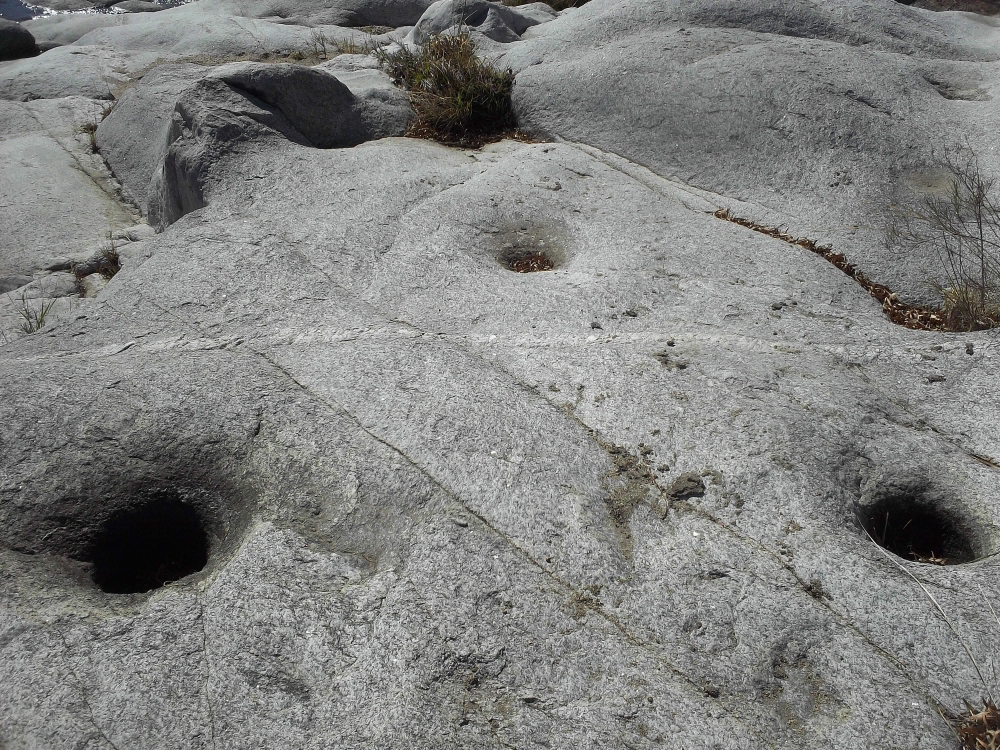 "piedras que hablan 2" de Ivn Tapia