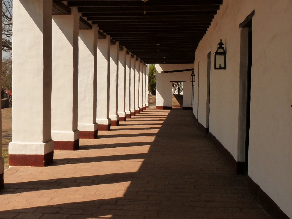 "antigua posta del Camino Real (" de Maria Susana Polizzi