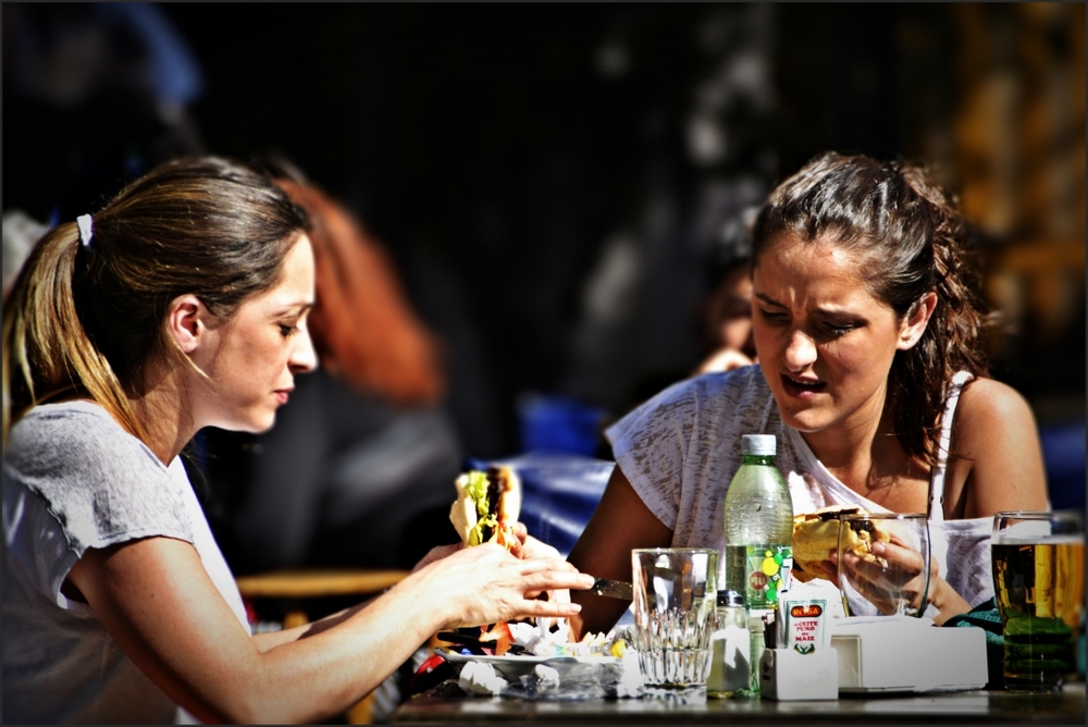 "Almuerzo entre amigas" de Sylvia Sabatini