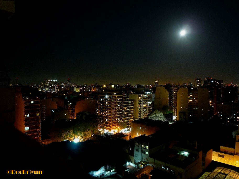 "La luna desde el piso 16" de Juan Jos Braun