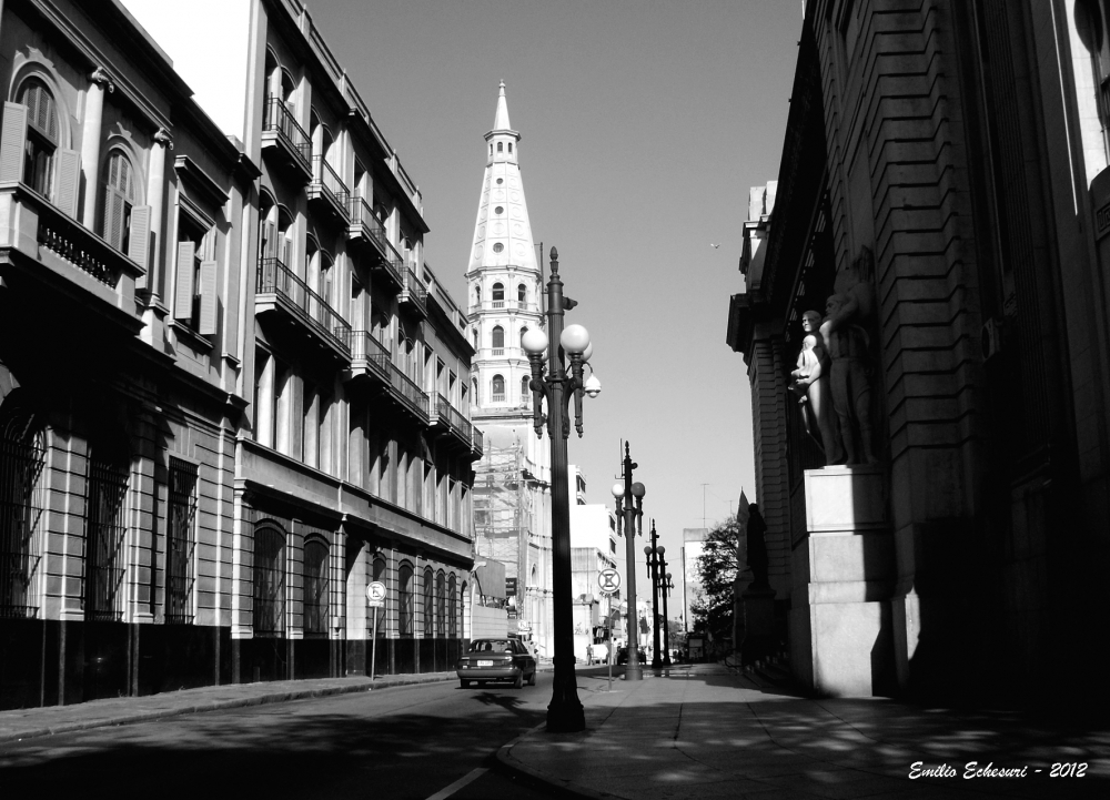 "Ciudad Vieja - Montevideo" de Emilio Echesuri