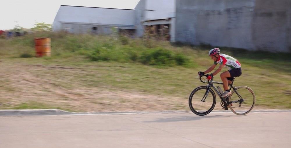 "Ciclismo en mi ciudad....." de Romina Esponda