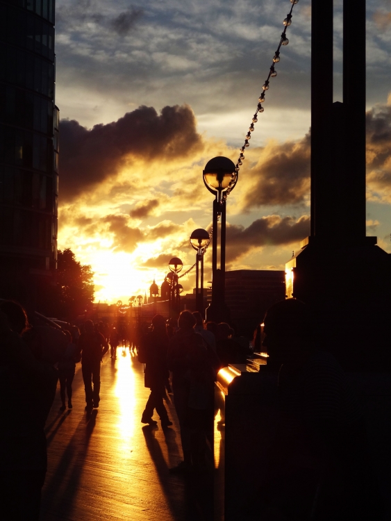 "Atardecer endiablado" de Lucila Lovera