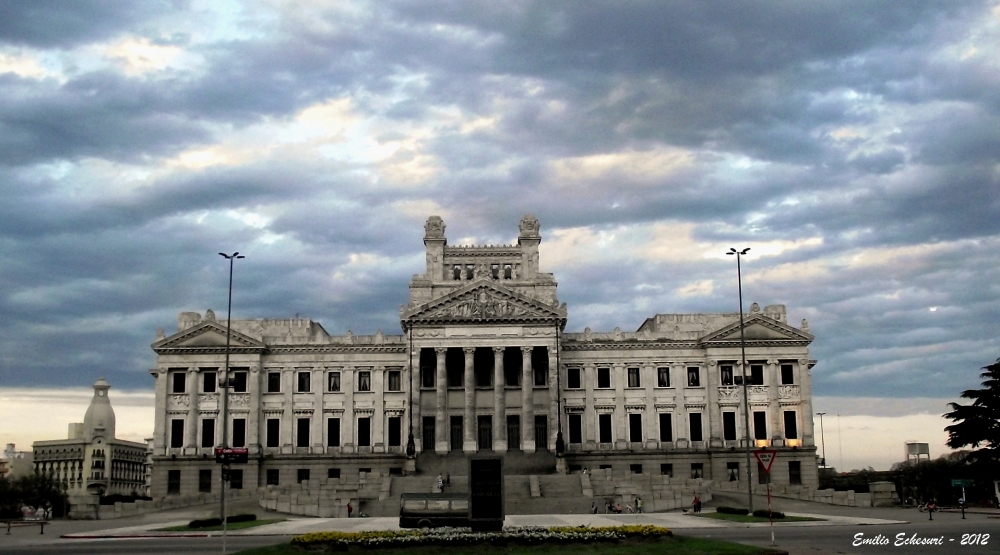 "Palacio Legislativo" de Emilio Echesuri