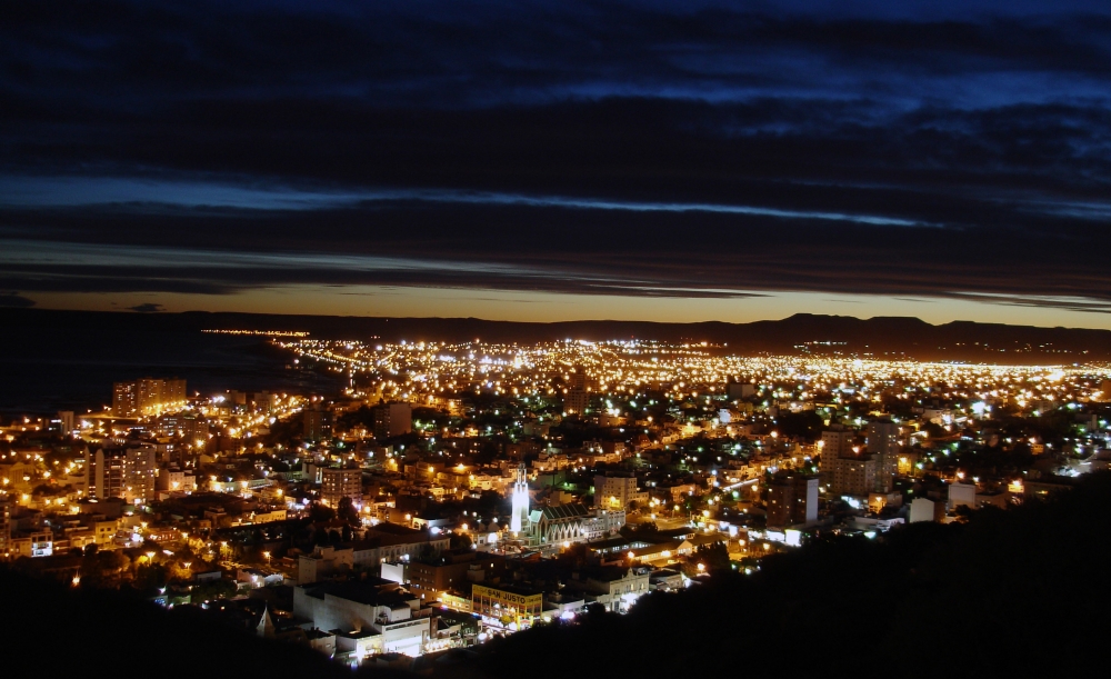 "Anochecer en Comodoro Rivadavia" de Francisco Jos Montaa