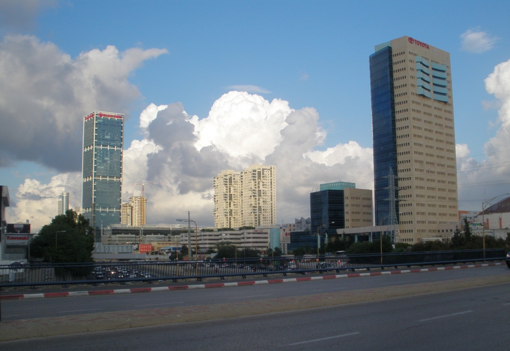 "Tel Aviv, con algo de sol en invierno" de Tzvi Katz