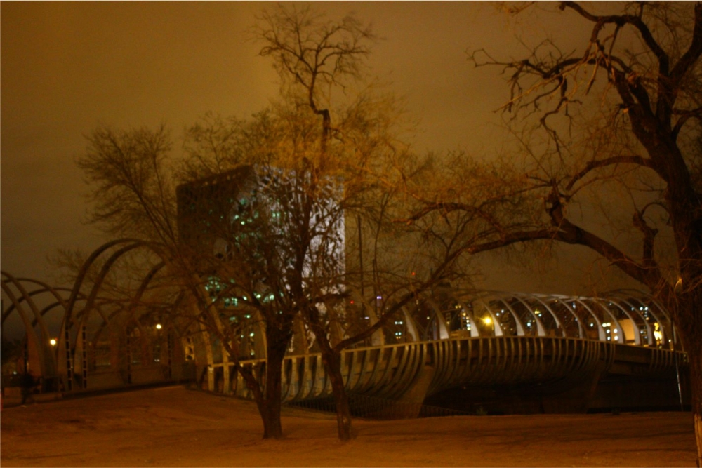 "Puente nocturno" de Leonardo Gmez