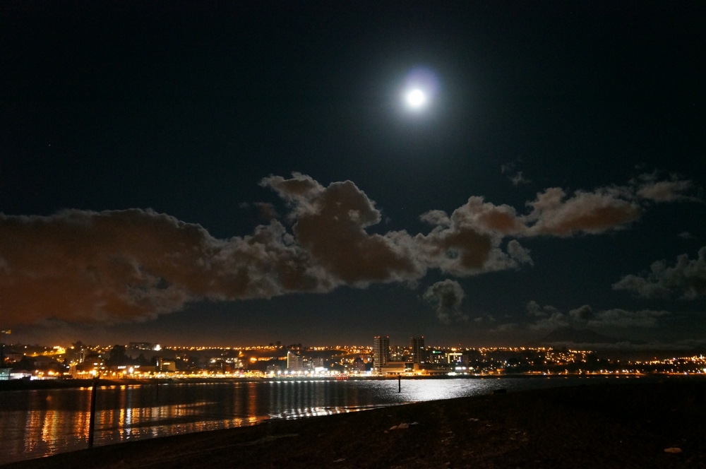 "luna lunita..." de Ruben Alex Villarroel