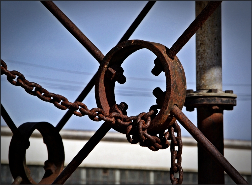 "De hierros y cadenas II" de Sylvia Sabatini