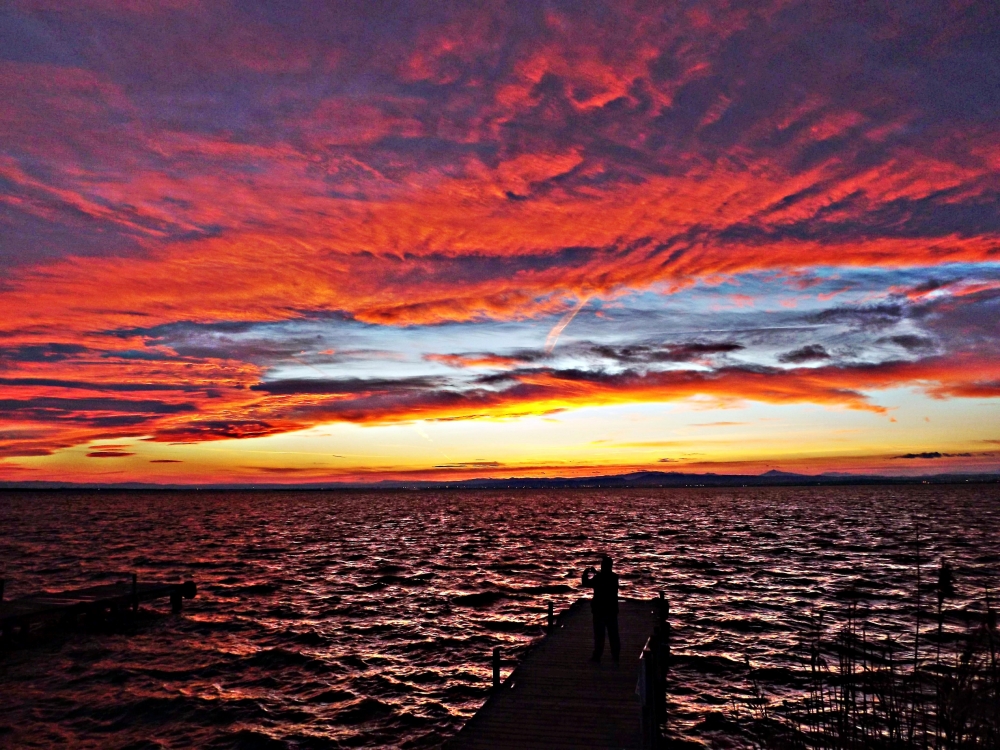 "atardecer de nubes rojas(valencia)" de Pascual Navarro