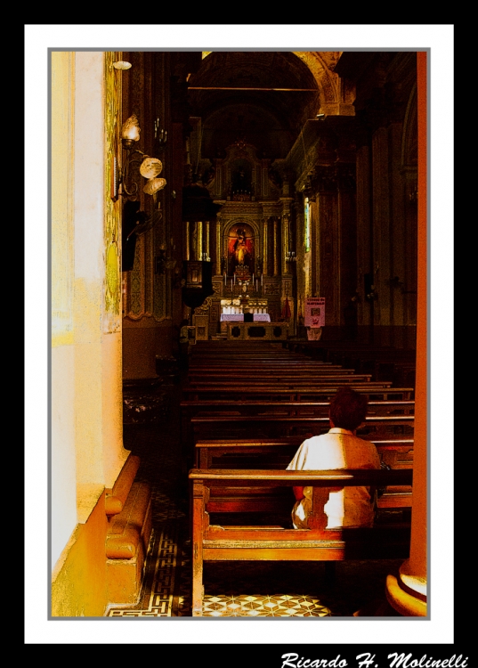 "Orando en soledad" de Ricardo H. Molinelli