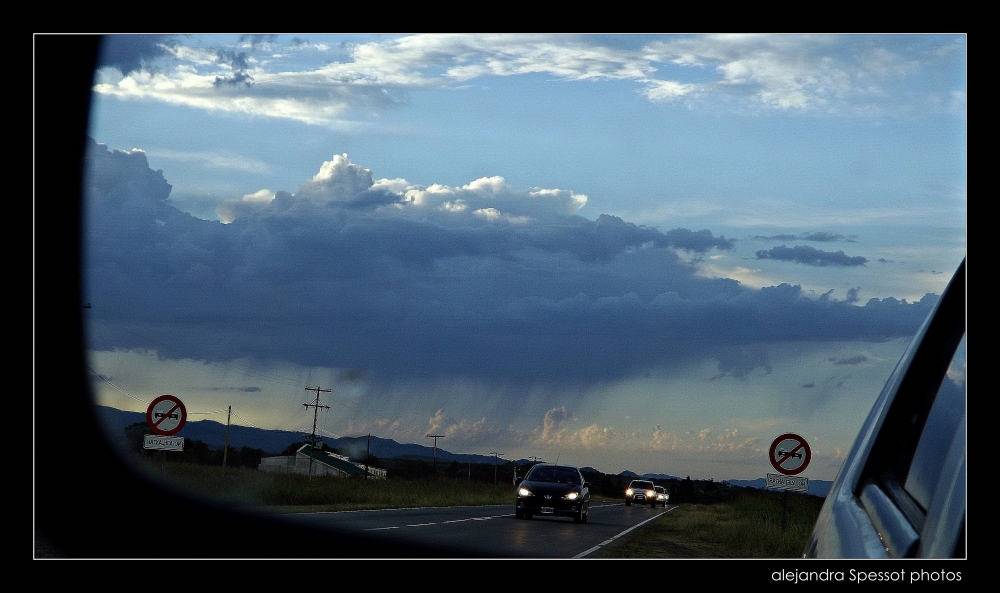 "La lluvia qued atrs ..." de Alejandra Spessot