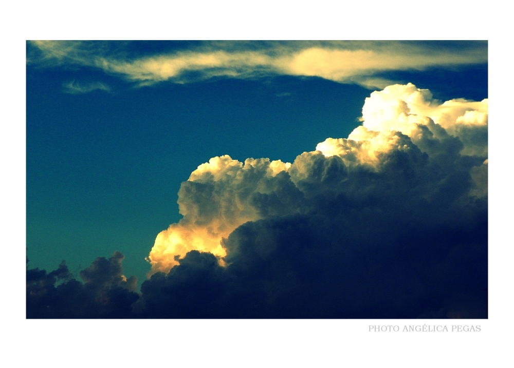 "NUBES DE TORMENTA.. II" de Anglica Pegas