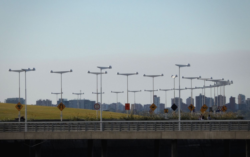 "Autopista Aerea." de Nestor Vicente Margagliotti