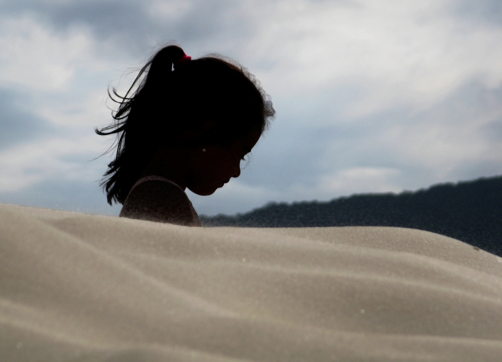 "Pensativa en las Dunas" de Vernica Guajardo