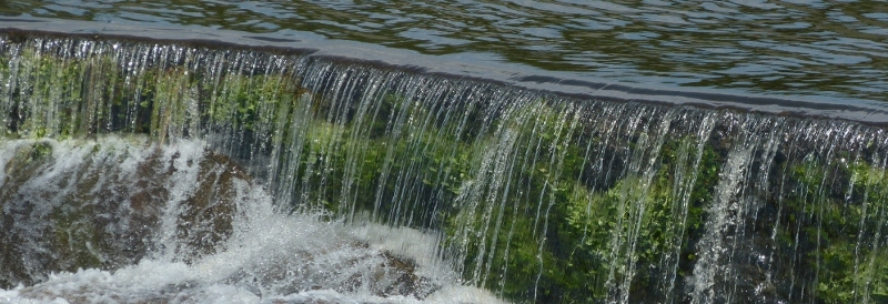 "cortina de agua" de Mariano Perrone