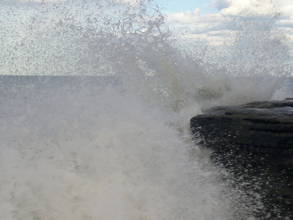 "Olas rompiendo" de Fabian Olivera