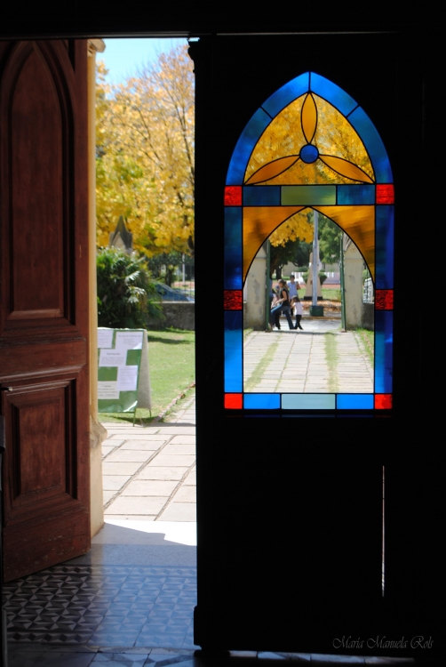 "Saliendo de la Iglesia" de Mara Manuela Rols