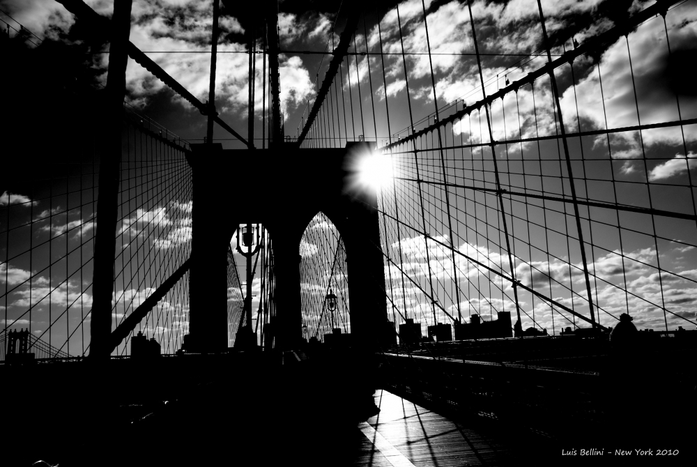 "Juego de Luces y Sombras sobre el Puente" de Luis Alberto Bellini