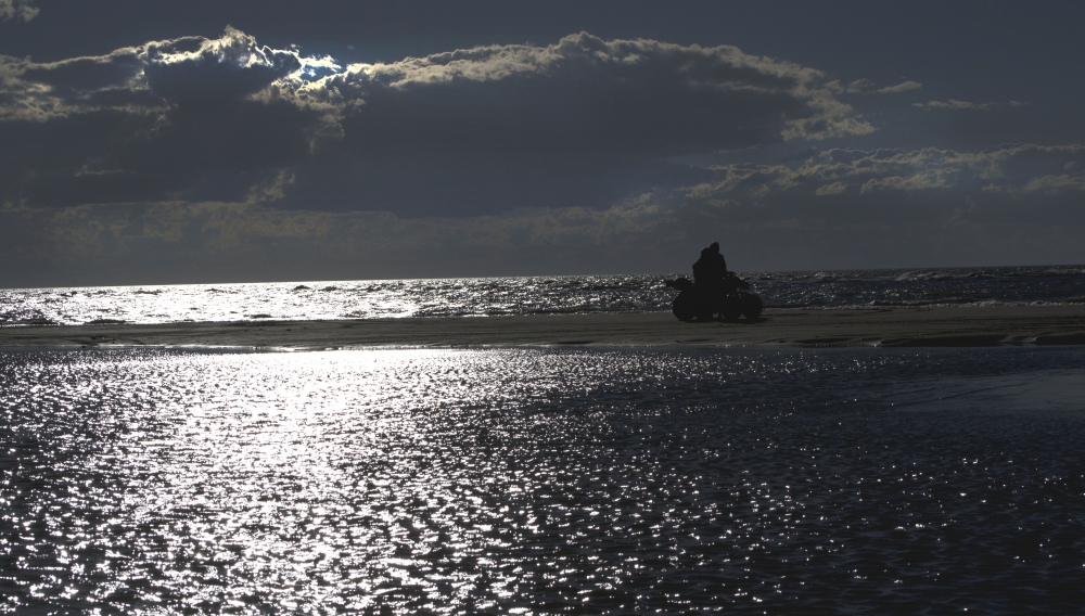 "atardecer en la playa" de Adriana Elizalde