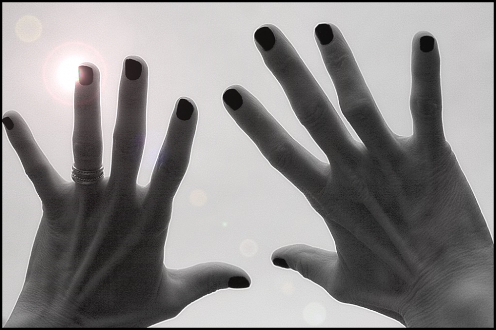 "Tapar el sol con un dedo??" de Liliana Villegas