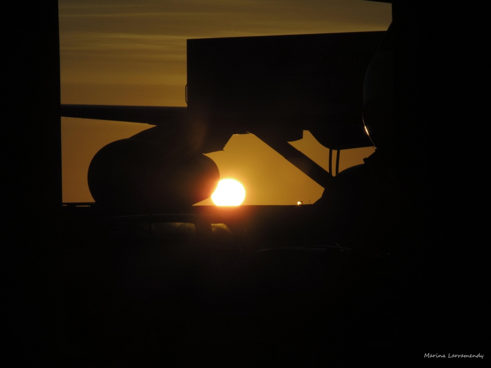 "Amanecer en el Aeropuerto" de Marina Larramendy