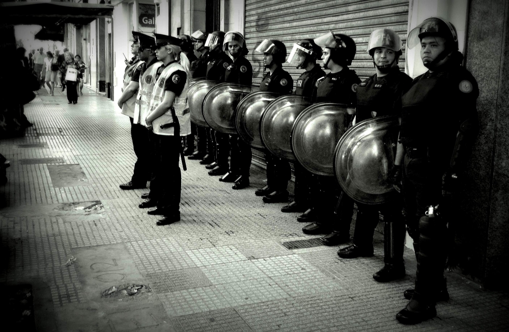 "buenos muchachos" de Carlos Fabian Martinez