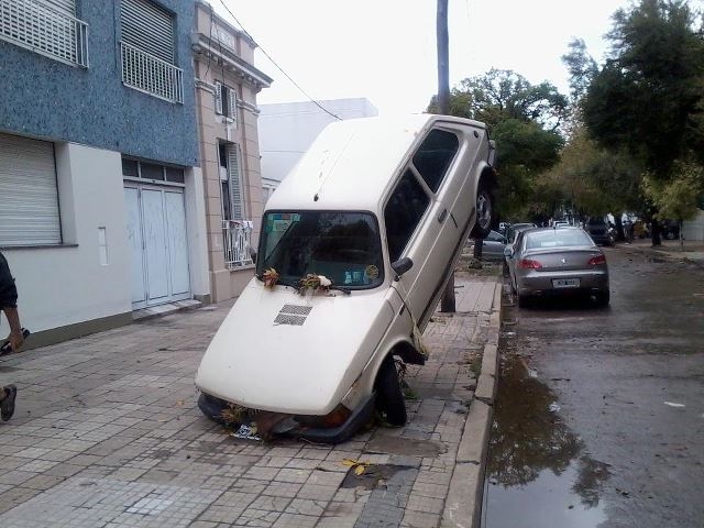 "Inundacin en La Plata, hoy a la maana..." de Jos Luis Mansur