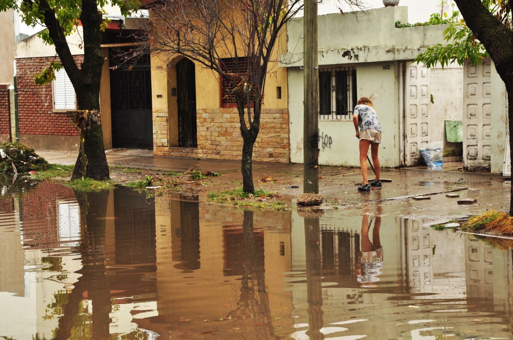 "El Dia Despues De la tormenta" de Angela R. Bartoli