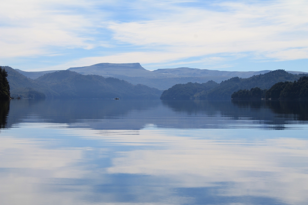 "la paz del lago" de Maria Cristina Arostegui